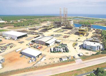 El gobierno analiza expropiar terrenos de tren a refinería