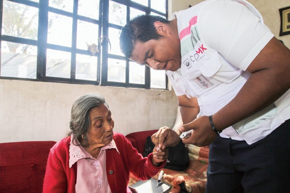 "Constitución y Médico en tu Casa, sello de Mancera"