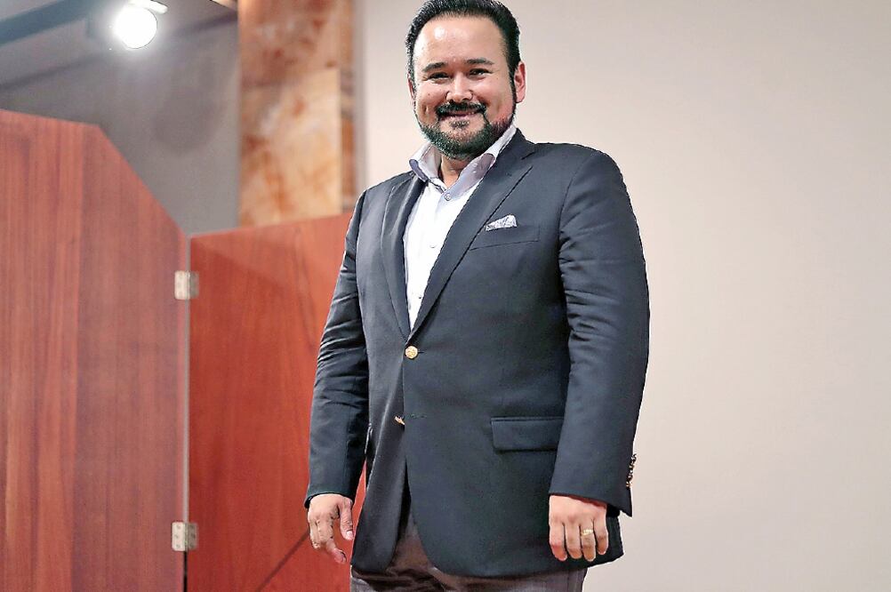 El cantante Javier Camarena, quien hace unas semanas regresó al Metropolitan Opera House para interpretar de nuevo un rol de Rossini, asegura estar en uno de los mejores momentos de su carrera. Foto: ALEJANDRO ACOSTA. EL UNIVERSAL