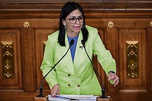 Delcy Rodríguez,  una jugadora a dos  bandas