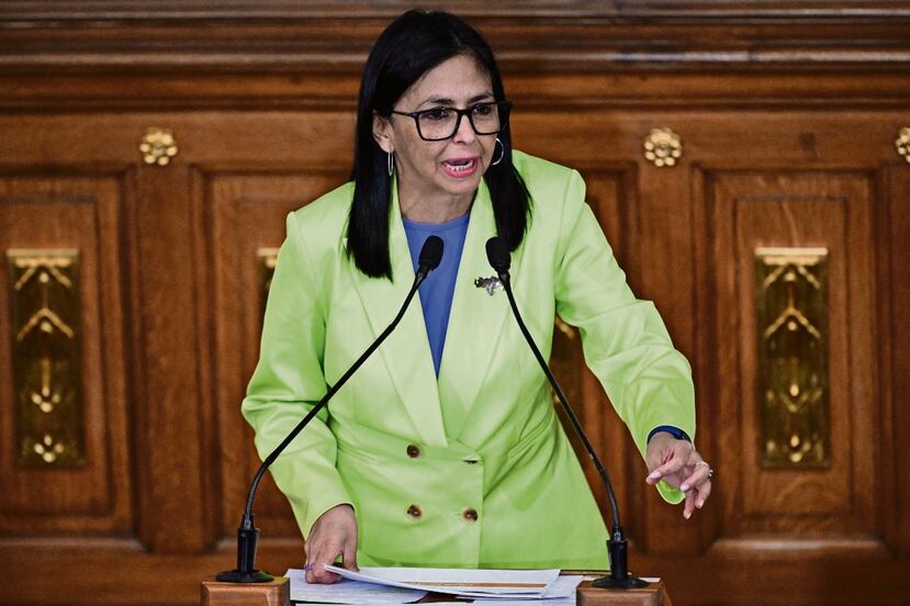 Delcy Rodríguez,  una jugadora a dos  bandas