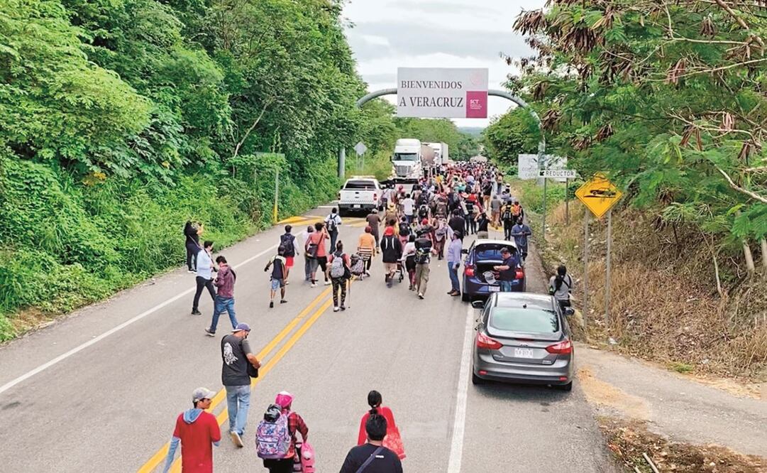 La Caravana por la libertad, la dignidad y la paz pasó su segundo día en Veracruz. El contingente partió del municipio de Jesús Carranza hacia Nuevo Morelos, donde descansó para seguir hacia la Ciudad de México. Foto: Patricia Morales. EL UNIVERSAL