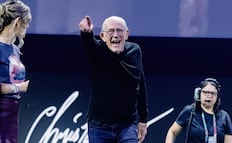 Christopher Lloyd, el "Doc Brown", llega al 2026 listo para trabajar: "Estoy esperando que suene el teléfono"