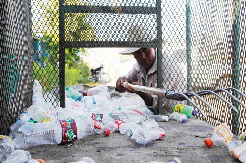 El diputado de MC informó que México es líder en el Continente en acopio y reciclaje de PET, con 50.4% del material reutilizado, y 14 empresas recicladoras. (ARCHIVO EL UNIVERSAL) 