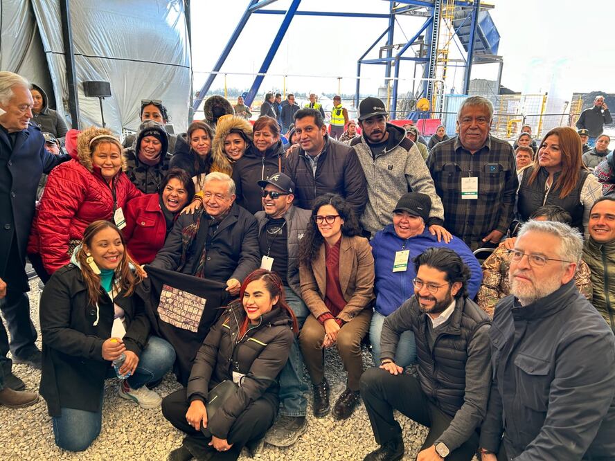 Laura Velázquez Alzúa, coordinadora Nacional de Protección Civil; Manuel Bartlett, director de CFE; Román Meyer, titular de Sedatu y Marath Bolaños secretario del Trabajo también acudieron a la supervisión. Foto: Especial