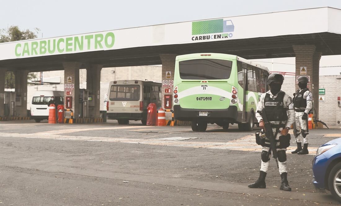 Elementos de la Guardia Nacional resguardan instalaciones para evitar que grupos de choque interfieran en las actividades. Foto: VALENTE ROSAS. EL UNIVERSAL