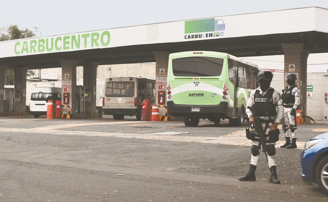 Elementos de la Guardia Nacional resguardan instalaciones para evitar que grupos de choque interfieran en las actividades. Foto: VALENTE ROSAS. EL UNIVERSAL