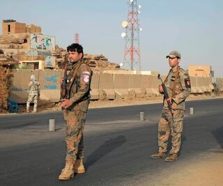 Talibanes avanzan en Afganistán y crece la violencia