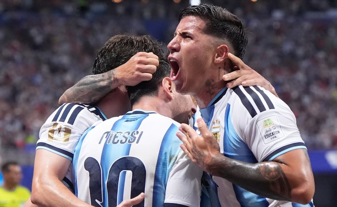 Argentina avanza a Cuartos de Final con una histórica remontada. FOTO: AP