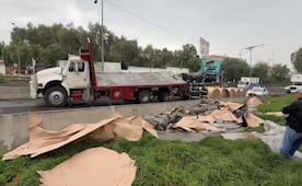 Vuelca tráiler en la México-Puebla; provoca afectaciones viales en Iztapalapa