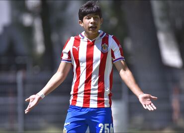 Gran actuación de Gael García Bernal le da la victoria a Chivas en el Clásico Tapatío