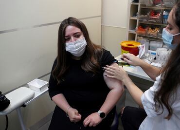 Israel amplía aplicación de tercera dosis antiCovid; a partir de 30 años podrán vacunarse