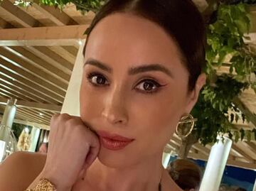 Cynthia Rodríguez presume su baby bump en jumpsuit entallado