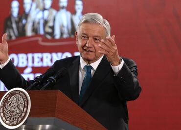 AMLO pide elevar a rango constitucional pensiones a adultos mayores y discapacitados