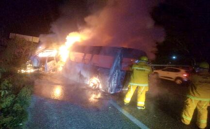Mueren 10 tras choque de dos vehículos de transporte público en Chiapas