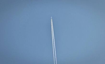 Ejército de EU derriba OVNI en lago de Hurón, reportan