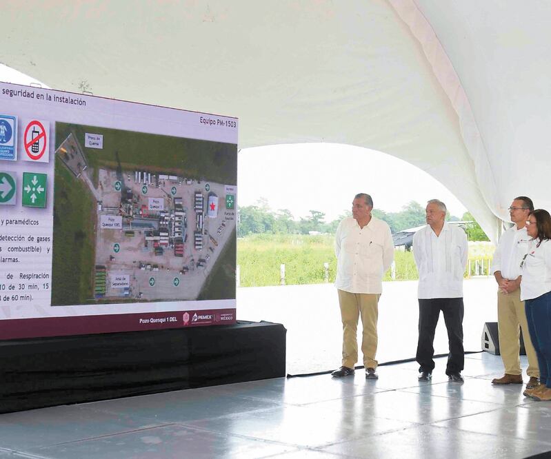 El presidente Andrés Manuel López Obrador realizó un recorrido por la nueva refinería y la terminal marítima de Dos Bocas, durante una gira de trabajo por su natal Tabasco. Foto: PRESIDENCIA