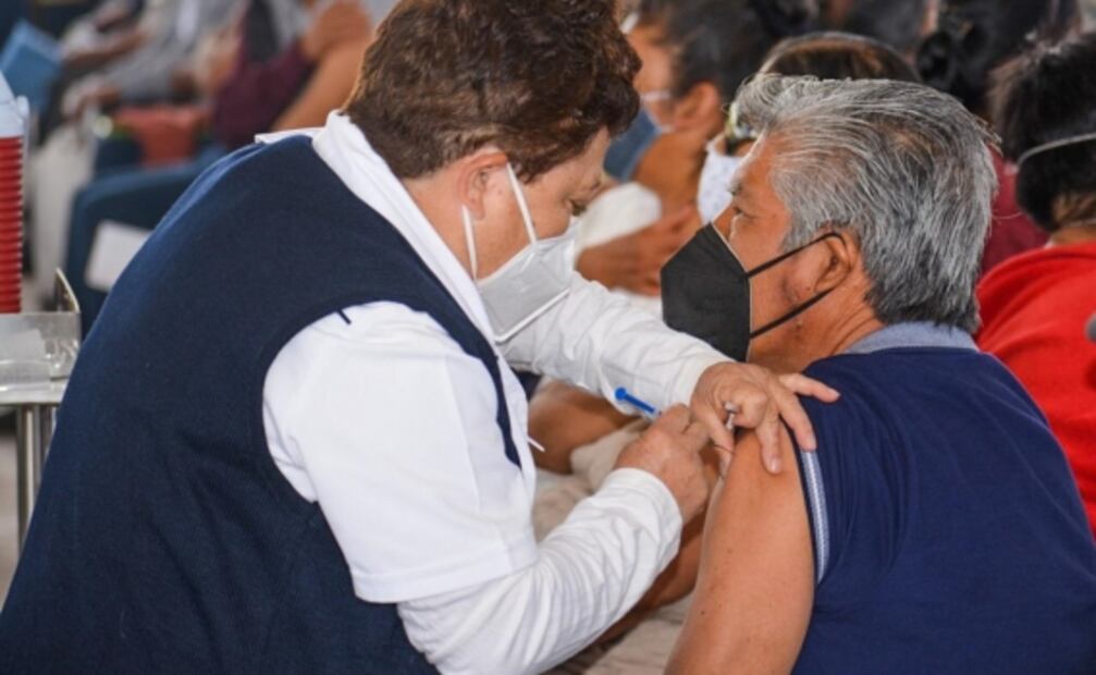 En segundo día de vacunación, mejora organización en Valle de Chalco 