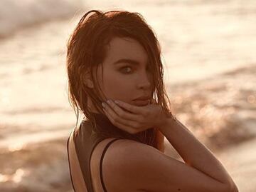 Belinda presume sus curvas en sexy traje de baño y enciende las redes