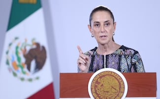 Sheinbaum defiende la Nueva Escuela Mexicana; destaca mayor participación de maestros y alumnos