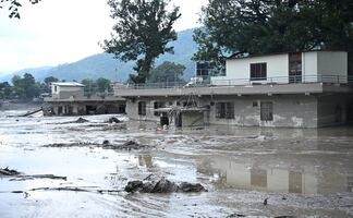 Inundaciones en Nepal dejan más de 50 muertos; hay cientos de desaparecidos, incluidos turistas