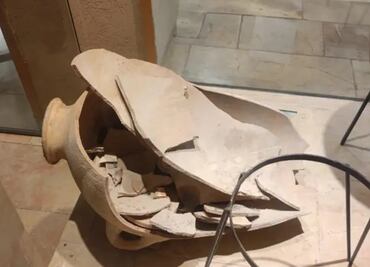 Niño rompe una vasija de 3 mil 500 años de antigüedad en museo de Israel