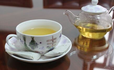 La hoja de este popular arbusto que es un estimulante del funcionamiento del hígado y la vesícula biliar