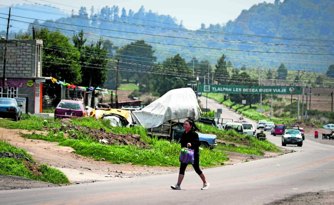 Recorrido por la zona de Topilejo y de Parres para especial sobre el tema de abandono de cuerpos de mujeres en dichos lugares.  Foto: Diego Simón