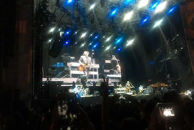 Aunque le apaguen la luz, Fito Páez canta