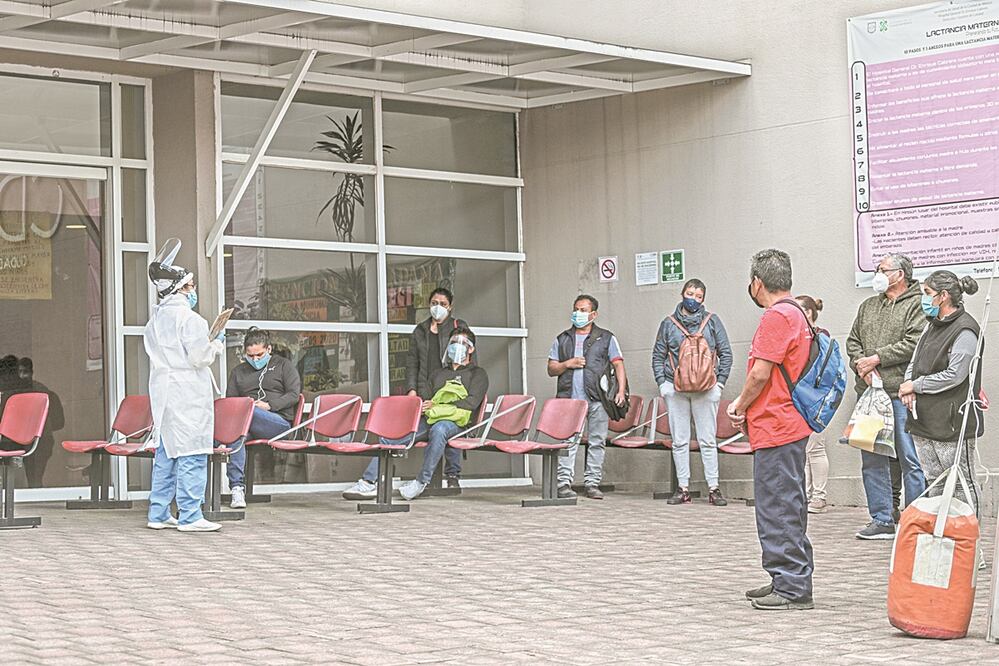 Hospitales de la Zona Metropolitana del Valle de México, como el Enrique Cabrera, (foto), se encuentran al límite de su capacidad para recibir a más pacientes Covid; se corre el riesgo de volver a semáforo rojo: Foto: GERMÁN ESPINOSA. EL UNIVERSAL