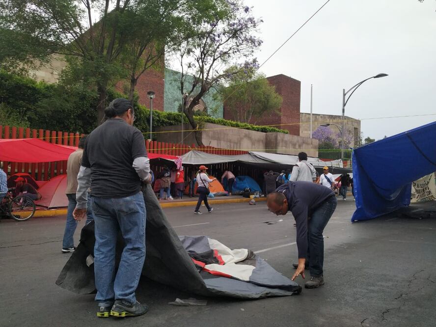 Integrantes de la CNTE levantan plantón de la Cámara de Diputados (HORACIO JIMÉNEZ. EL UNIVERSAL)