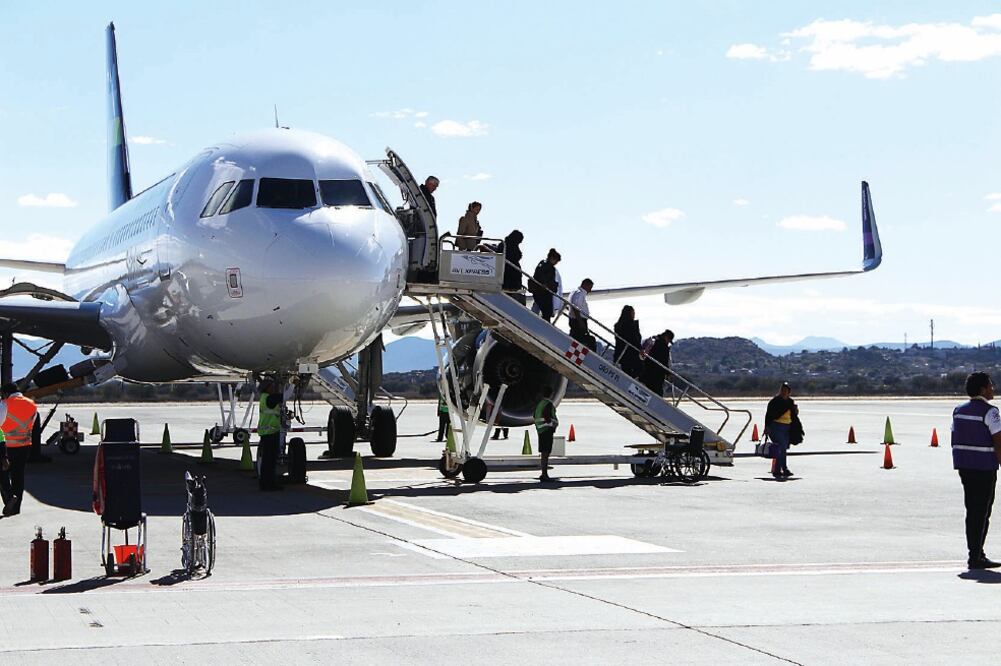 El Inai pidió saber cómo las aerolíneas acreditaron capacidad financiera para tener la concesión de servicios de transporte de pasajeros, carga y correo (ARCHIVO EL UNIVERSAL)