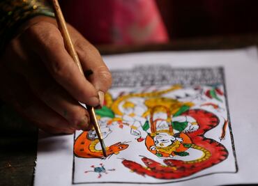 Familia de Nepal intenta salvar arte moribundo