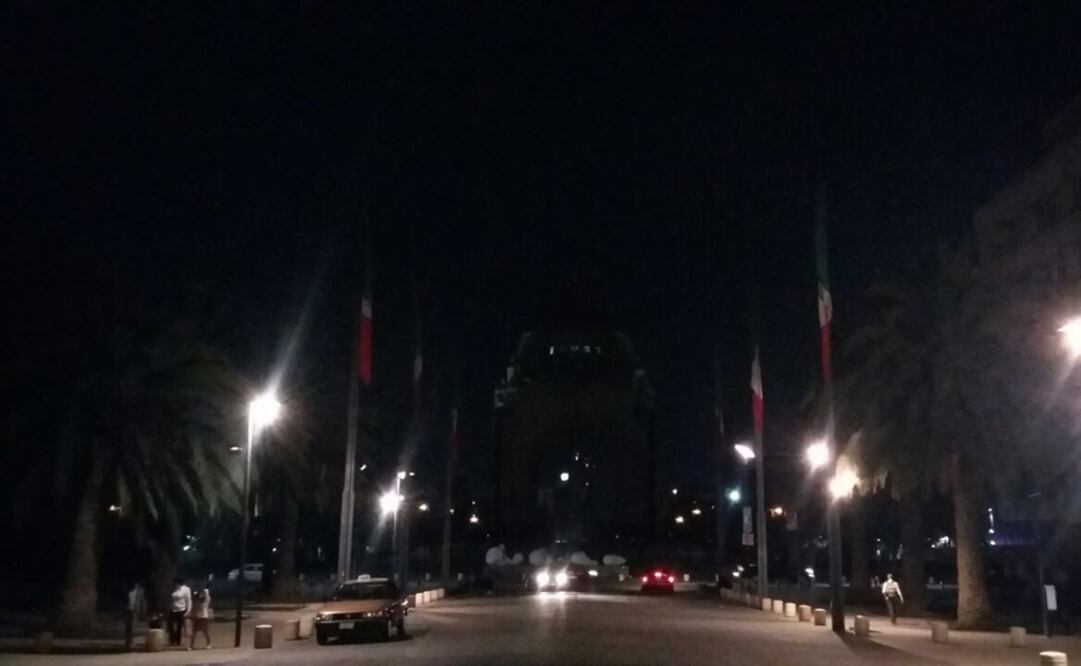 El Monumento a la Revolución fue uno de los espacios que se sumaron a la iniciativa contra el cambio climático. /Valente Rosas - EL UNIVERSAL