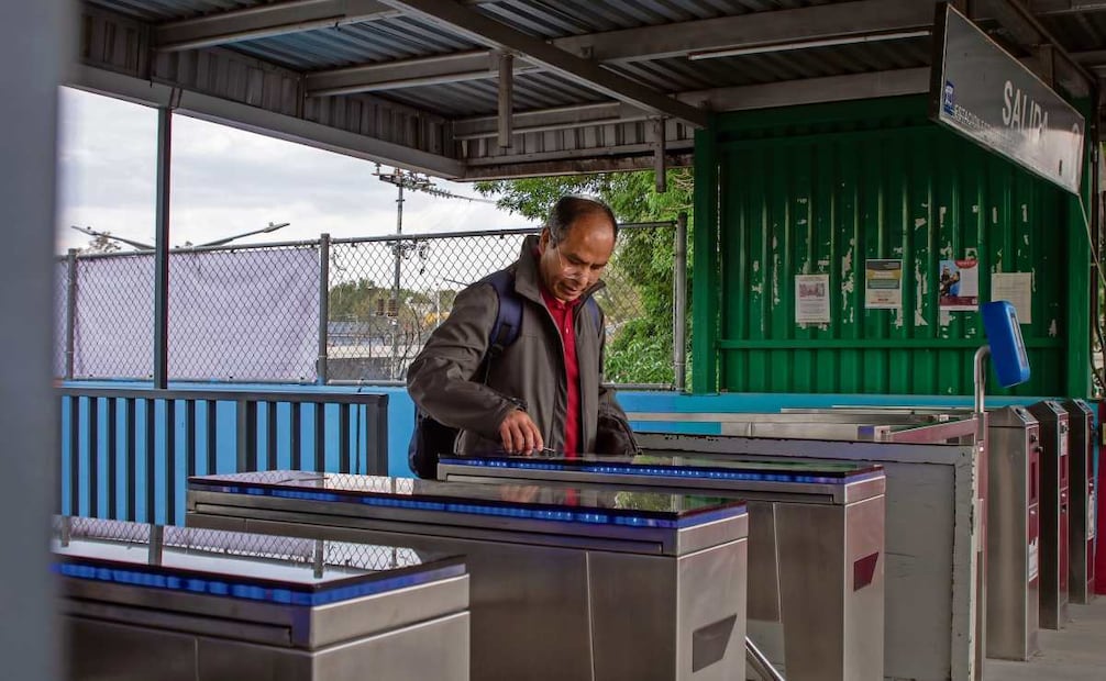 El Tren Ligero está en proceso de remodelación de sus estaciones, sobre todo la de Tasqueña, y se compraron 17 nuevos convoyes de doble vagón. Fotos: Carlos Mejía y Santiago Reyes / EL UNIVERSAL