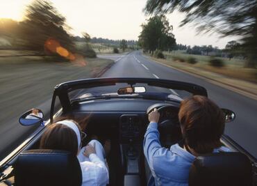 Multas por escuchar música a todo volumen en tu auto