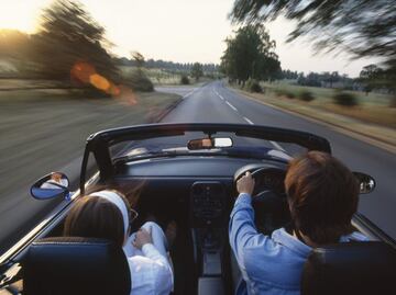 ¿De cuánto es la multa por escuchar música muy alta en el auto?