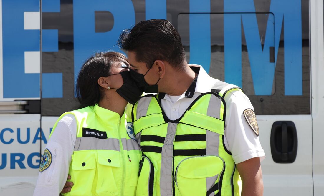 Leticia y Ezequiel coincidieron en pleno pico de la pandemia y su amor fue a primera vista. Les gustaría invitar a cientos de personas a su boda, pero están conscientes de las medidas preventivas por el Covid- 19. Fotos: TRISTAN VELÁZQUEZ. EL UNIVERSAL