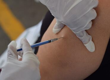 Inicia vacunación a adolescentes de 14 años en Saltillo