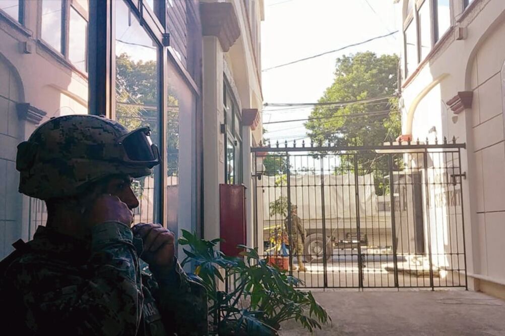 Los usuarios de las cajas de seguridad de First National Security tienen que realizar un procedimiento para reclamar sus pertenencias (ARCHIVO EL UNIVERSAL)