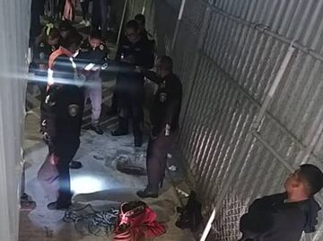 Fiscalía investiga muerte de jóvenes que cayeron a coladera cuando iban a concierto de Zoé