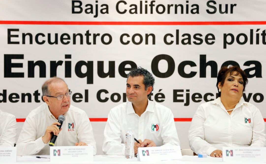 El líder del PRI encabeza una reunión con militantes de Baja California Sur. /Tomada de @EnriqueOchoaR