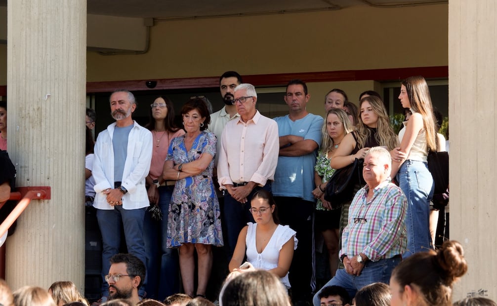 Este lunes 14 de septiembre la UGR convocó a un minuto de silencio en las entradas de sus distintos centros de trabajo para recordar a Claudia Tacoronte. Foto: Tomada de la página de la Universidad de Granada.