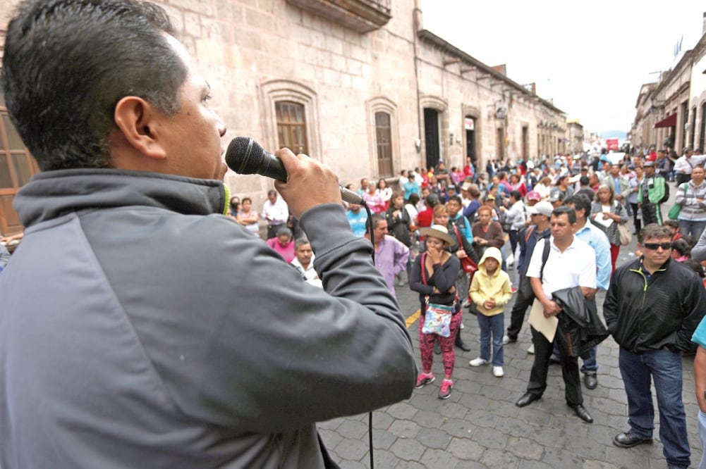 Profesores de la Coordinadora Nacional de Trabajadores de la Educación bloquearon las oficinas de los principales ayuntamientos de Michoacán (ARMANDO SOLÍS. EL UNIVERSAL)