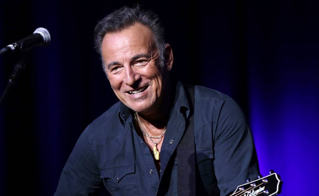 En "Springsteen on Broadway", el cantante cuenta historias de su vida en Nueva Jersey  FOTO: AP