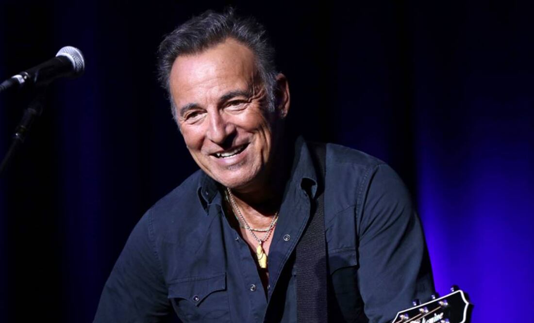 En "Springsteen on Broadway", el cantante cuenta historias de su vida en Nueva Jersey FOTO: AP