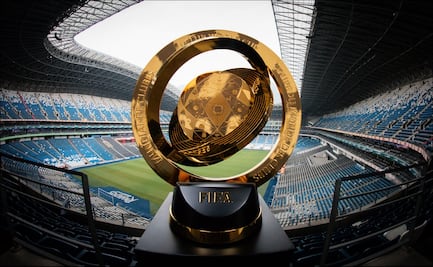 El trofeo del Mundial de Clubes llega a Monterrey; es exhibido en el Gigante de Acero