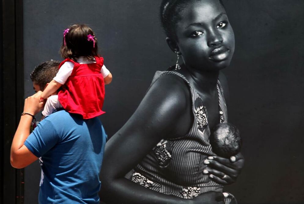 La exposición fotográfica "Infancia", que se exhibe desde finales de julio en el Bosque de Chapultepec, invita a los mexicanos a hacer una reflexión  sobre el respeto a los derechos de los niños y los adolescentes. 