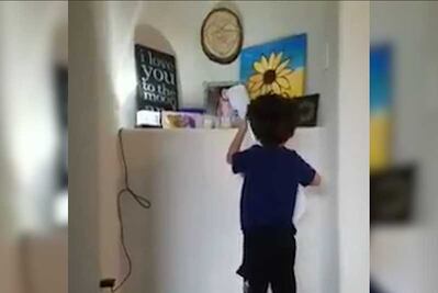 Niño canta “Recuérdame” a su hermanita fallecida