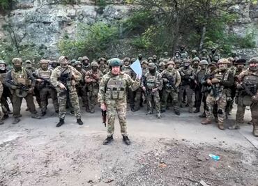 Seguidores rusos de Wagner, huérfanos tras muerte de Prigozhin; llevan flores a cuartel general